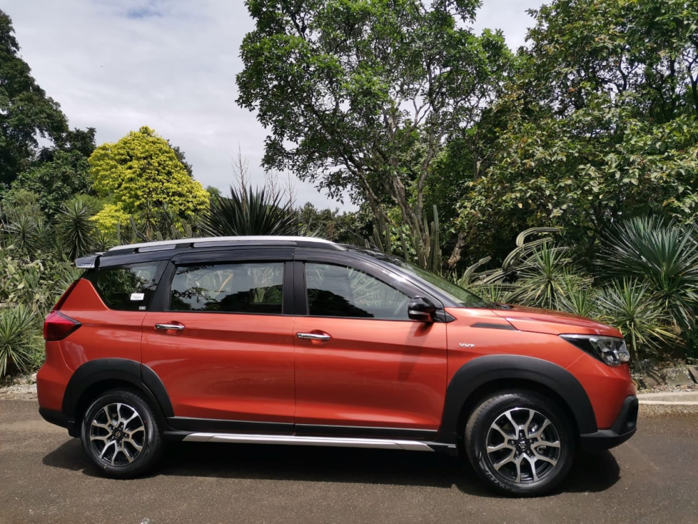 Được ph&aacute;t triển dựa tr&ecirc;n nền tảng của Suzuki Ertiga, Suzuki XL7 c&oacute; k&iacute;ch thước tổng thể l&agrave; 4.450 x 1.775 x 1.710 mm (D x R x C) 