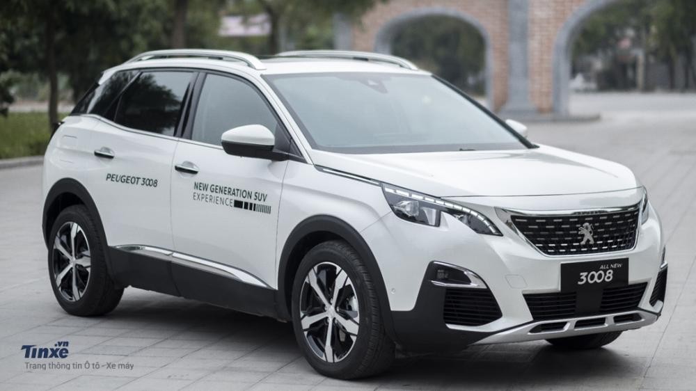 Peugeot 3008 bản ti&ecirc;u chuẩn hiện đang được giảm gi&aacute; 100 triệu đồng trong th&aacute;ng 4/2020