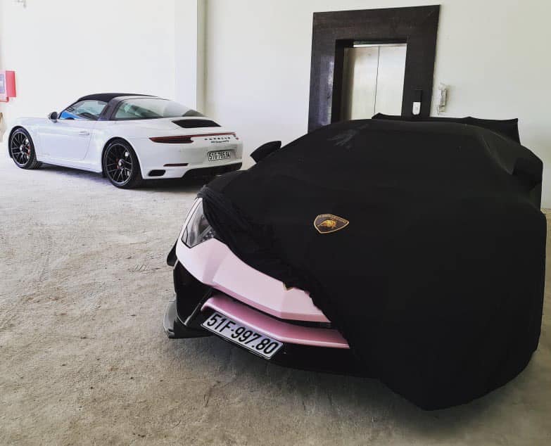Si&ecirc;u xe Lamborghini Aventador Limited Edition 50 chỉ c&oacute; 50 chiếc tr&ecirc;n thế giới của doanh nh&acirc;n Đ&agrave; Lạt đọ d&aacute;ng c&ugrave;ng th&agrave;nh vi&ecirc;n mới l&agrave; Porsche 911 Targa 4 GTS