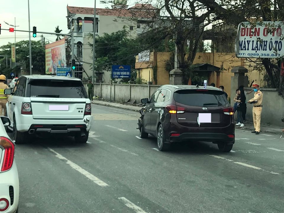 Cơ quan chức năng xử lý vụ va chạm của xe Range Rover và Kia Rondo