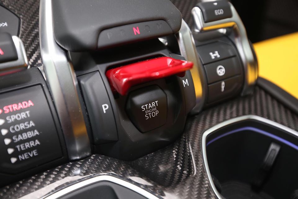 Lamborghini Urus là chiếc SUV nhanh nhất thế giới hiện tại. Mẫu xe này được trang bị động cơ xăng V8, tăng áp kép, dung tích 4.0 lít, sản sinh công suất tối đa 650 mã lực và mô-men xoắn cực đại 850 Nm. Lamborghini Urus là chiếc SUV nhanh nhất thế giới hiện tại. Mẫu xe này được trang bị động cơ xăng V8, tăng áp kép, dung tích 4.0 lít, sản sinh công suất tối đa 650 mã lực và mô-men xoắn cực đại 850 Nm.