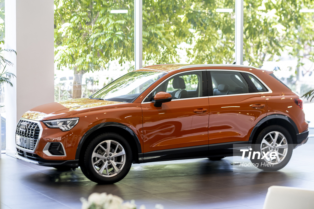 Nhờ một số thay đổi về th&ocirc;ng số k&iacute;ch thước m&agrave; AudiQ3 2020 tạo cảm gi&aacute;c kh&aacute; trường d&aacute;ng,.