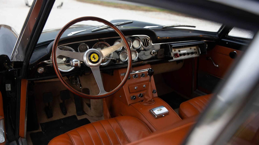 Nội thất của Ferrari 250 GTE Polizia
