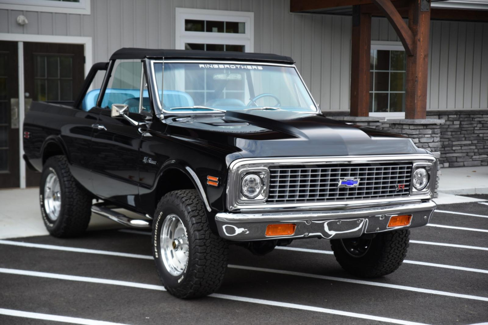 Phía trước của chiếc Chevrolet Blazer K5 1972 phục chế bởi Ringbrothers