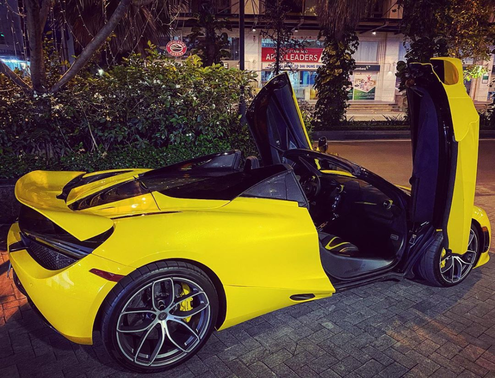 Hiện c&oacute; 4 chiếc McLaren 720S Spider cập bến Việt Nam