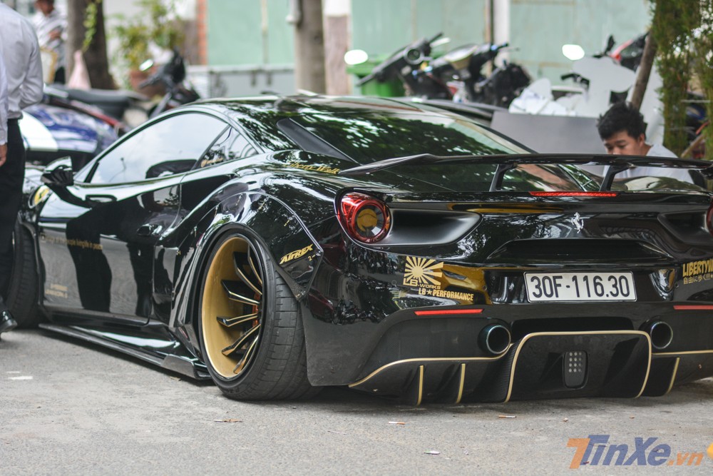 Siêu xe Ferrari 488 GTB độ Liberty Walk độc nhất Việt Nam mang biển số Hà Nội