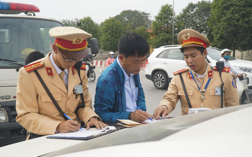 Lực lượng CSGT tổng kiểm tra phương tiện từ ng&agrave;y 15/5/2020