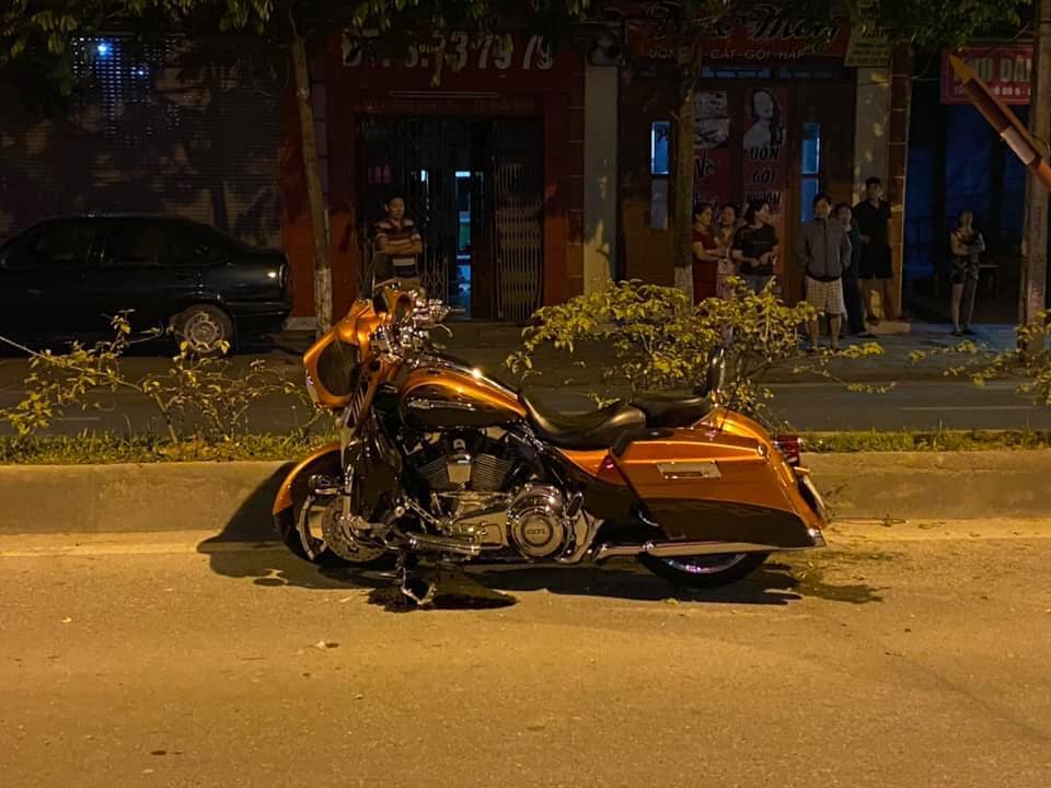 Xe mô tô bạc tỷ gặp tai nạn trên đường Hoàng Văn Thái - Thái Bình Xe mô tô bạc tỷ gặp tai nạn trên đường Hoàng Văn Thái - Thái Bình