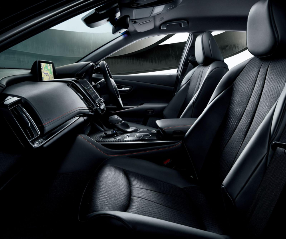 Ghế bọc nỉ phối da tổng hợp của Toyota Crown Limited 2020