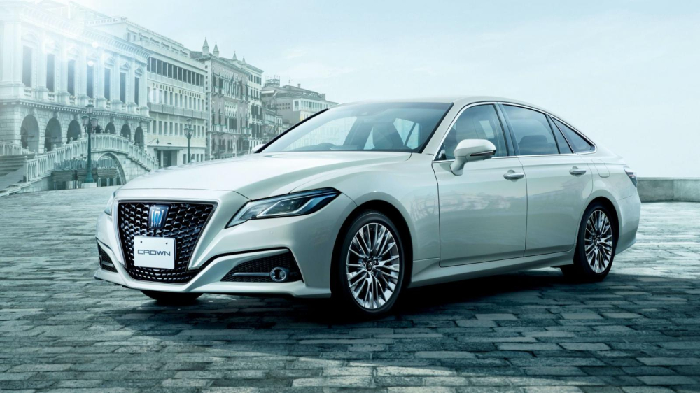 Toyota Crown Elegance Style II 2020 m&agrave;u x&aacute;m nhạt