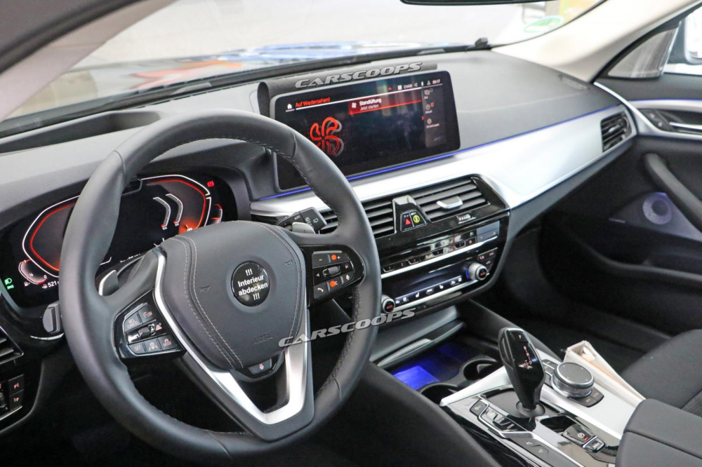 Nội thất b&ecirc;n trong BMW 5-Series 2021 tr&ecirc;n đường thử