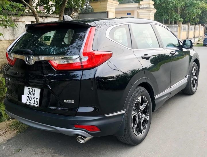 Chiếc xe Honda CR-V 2020 đ&atilde; được lắp biển cặp thần t&agrave;i