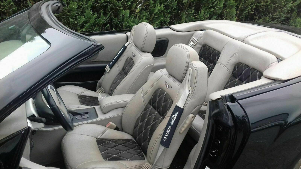 Nhìn chung đây là một chiếc Bentley Continental GTC giả mạo tương đối thuyết phục Nhìn chung đây là một chiếc Bentley Continental GTC giả mạo tương đối thuyết phục