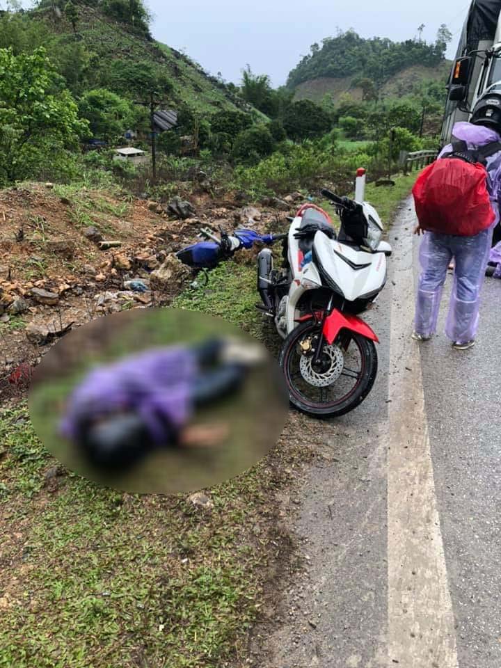 Vụ tai nạn khiến 2 thanh ni&ecirc;n đi xe m&aacute;y thương vong