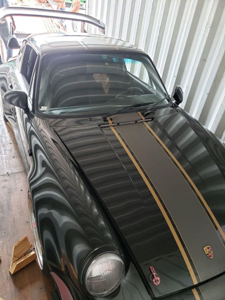 Ngoại hình xe nâng cấp lên body kit của Porsche 964 Turbo