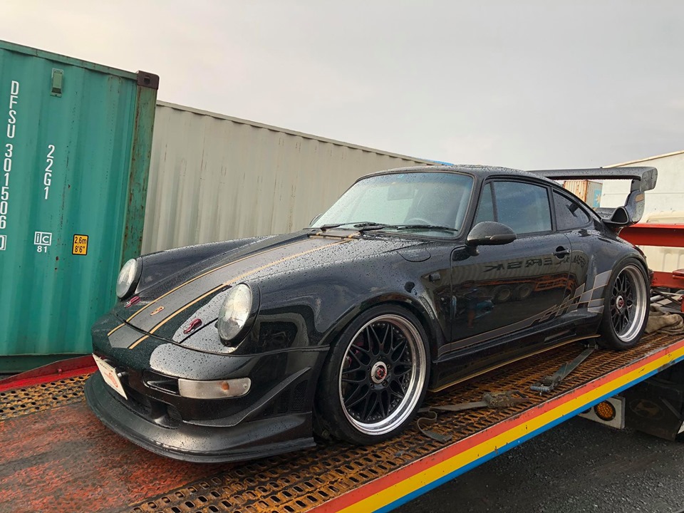 Hình ảnh chiếc Porsche 930 Turbo lúc mới về Campuchia