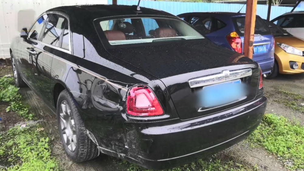 Thiệt hại của chiếc Rolls-Royce Ghost