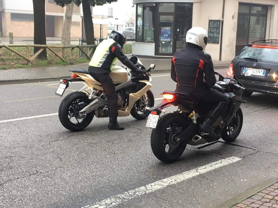 Aprilia RS660 tr&ecirc;n đường thử