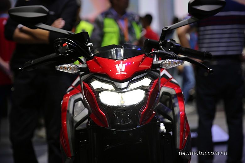 Đầu đèn LED trên xe Suzuki GSX-S300 Đầu đèn LED trên xe Suzuki GSX-S300
