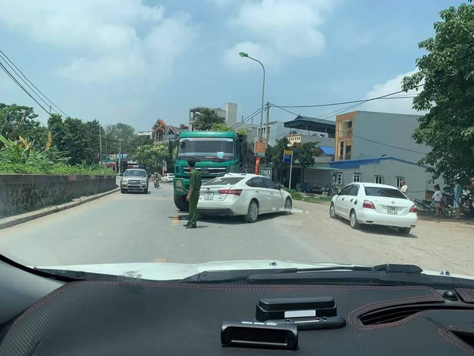 Hiện trường vụ tai nạn tại thị trấn Vân Đình