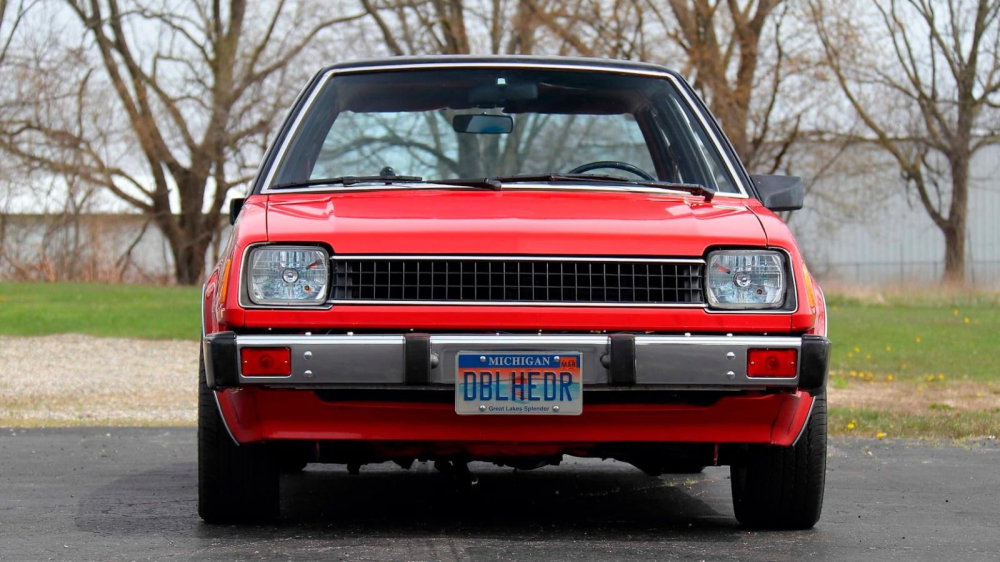 Chiếc ô tô này được ghép từ 2 xe Dodge Colt và Plymouth Champ