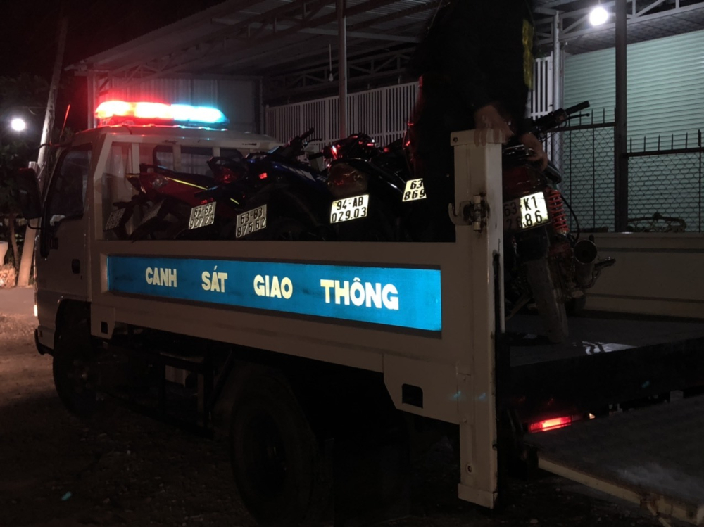 Tổ công tác tiến hành vây bắt, thu giữ 19 xe máy tham gia đua xe trái phép