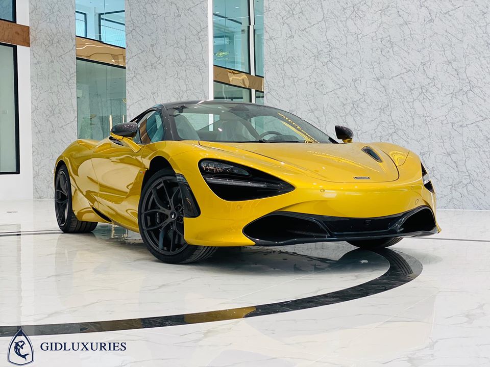 Thông quan siêu xe McLaren 720S Spider màu Aztec Gold Elite độc nhất Việt Nam