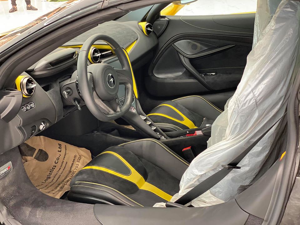 Nội thất siêu xe McLaren 720S Spider màu vàng Aztec Gold Elite