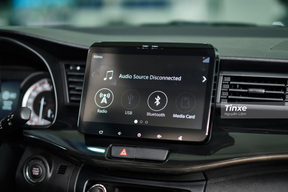 Màn hình giải trí của Suzuki XL7 2020 giống với Suzuki Ertiga, kích cỡ 10 inch có kết nối Apple CarPlay/ Android Auto
