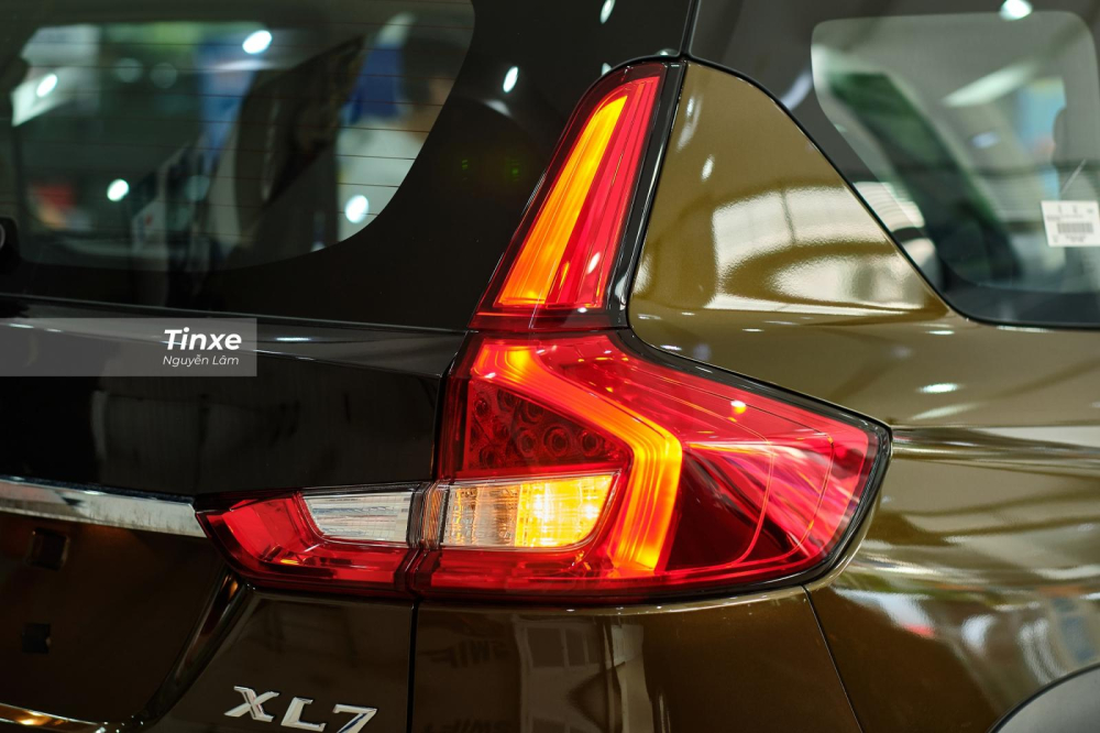 Cụm đèn hậu dạng LED có thiết kế y chang Suzuki Ertiga