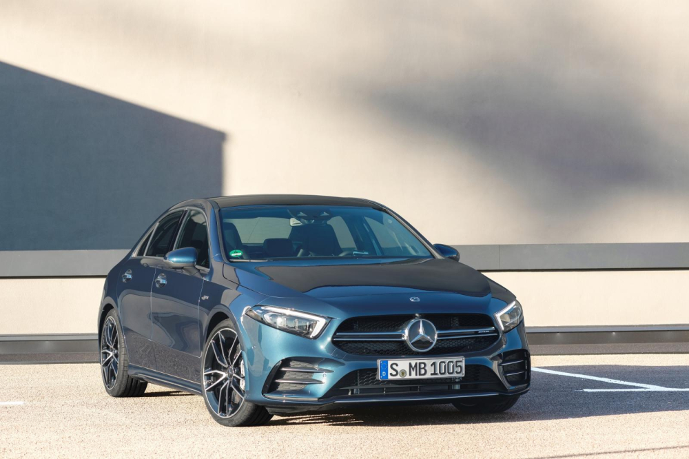 Đây là lần đầu tiên dòng xe A-Class có thêm phiên bản sedan với mã hiệu “35”
