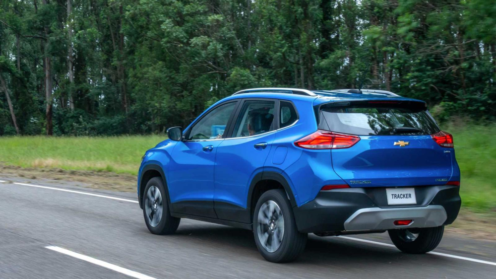 Chevrolet Tracker thế hệ mới nh&igrave;n từ ph&iacute;a sau