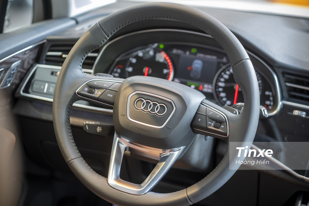 V&ocirc;-lăng kh&aacute; quen thuộc của Audi Q7 2020.