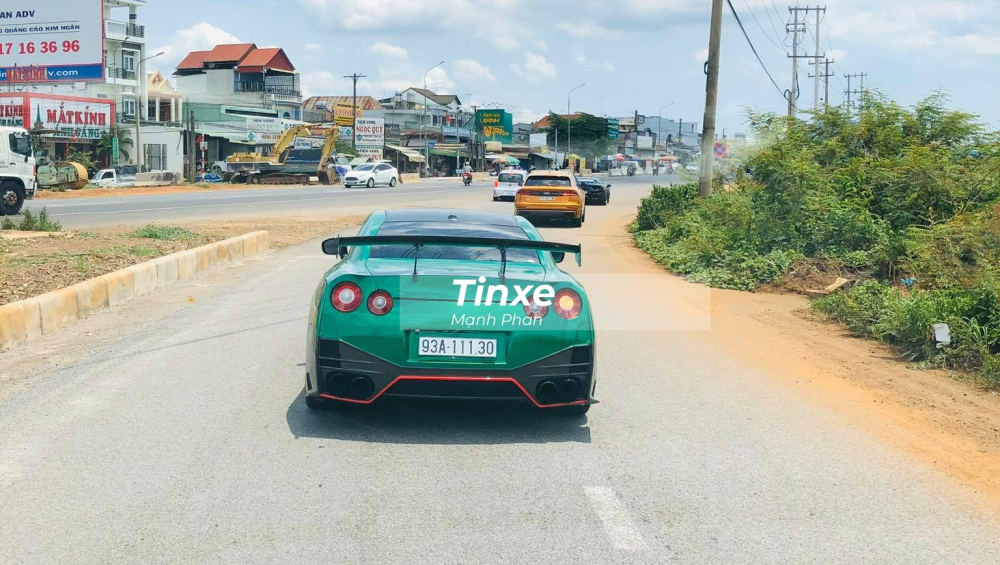 Đội B&igrave;nh Phước c&ograve;n g&oacute;p vui với nh&oacute;m Car Passion với chiếc si&ecirc;u xe đường phố Nissan GT-R đ&atilde; được chủ nh&acirc;n độ lại