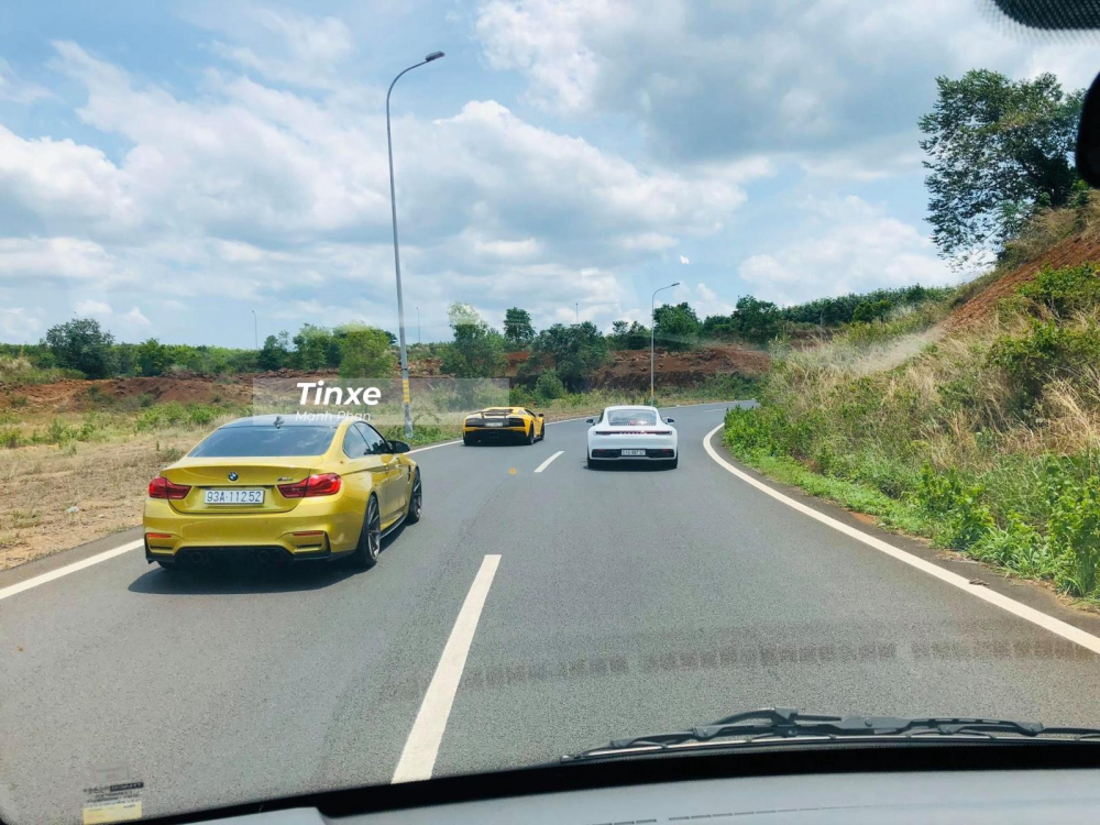 Lamborghini Aventador S LP740-4 của doanh nh&acirc;n quận 12, Porsche 911 Carrera S 2020 của Cường Đ&ocirc;-la v&agrave; BMW M4 của một th&agrave;nh vi&ecirc;n tại B&igrave;nh Phước