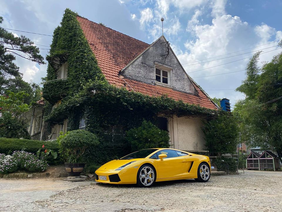 Vẻ đẹp của si&ecirc;u xe Lamborghini Gallardo tại th&agrave;nh phố ng&agrave;n hoa của tỉnh L&acirc;m Đồng