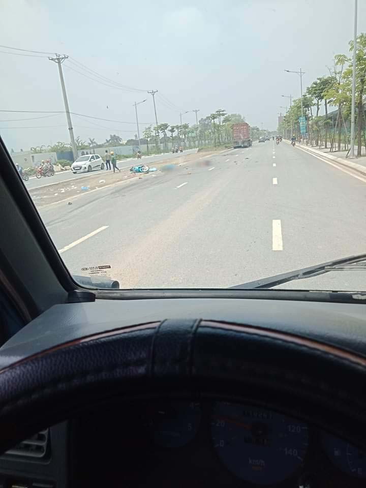 Hiện trường vụ tai nạn giao thông nghiêm trọng tại huyện Gia Lâm, Hà Nội