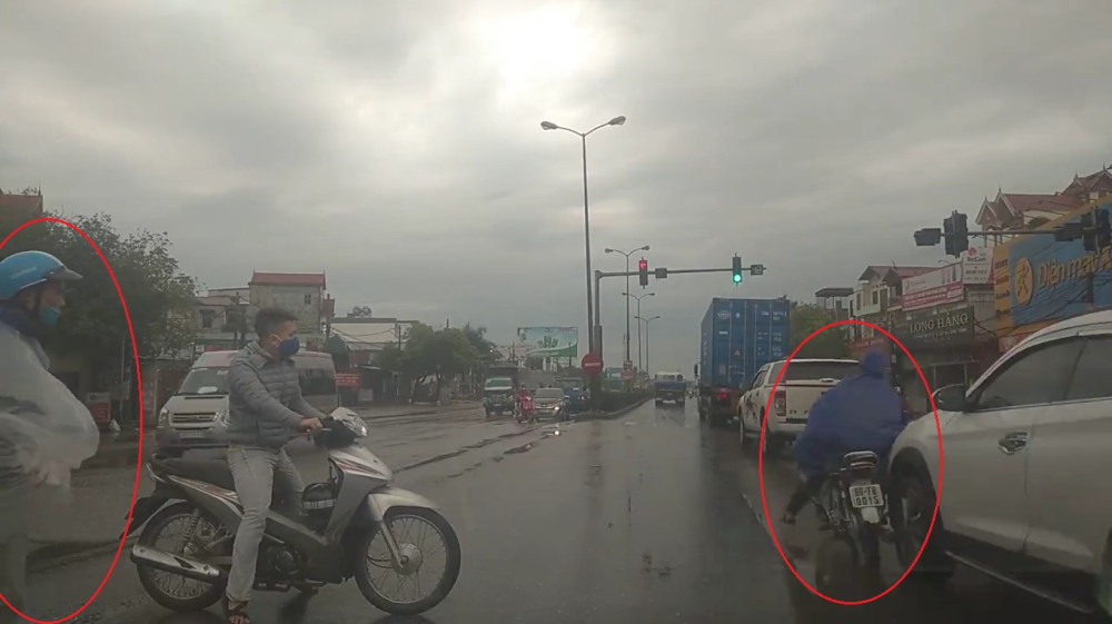 Thanh ni&ecirc;n đi xe m&aacute;y bỏ chay, để lại bạn tại hiện trường rồi va chạm tiếp với một chiếc &ocirc; t&ocirc; kh&aacute;c