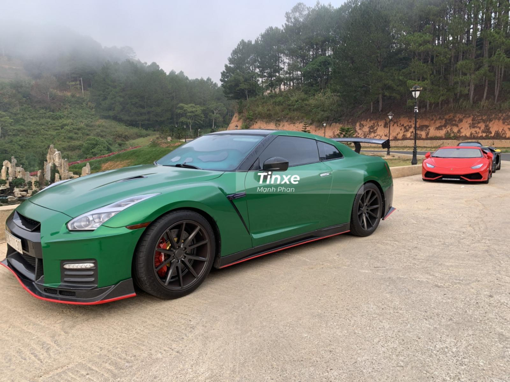 Trong đo&agrave;n n&agrave;y c&ograve;n c&oacute; si&ecirc;u xe Nissan GT-R của một th&agrave;nh vi&ecirc;n đến từ đội B&igrave;nh Phước.