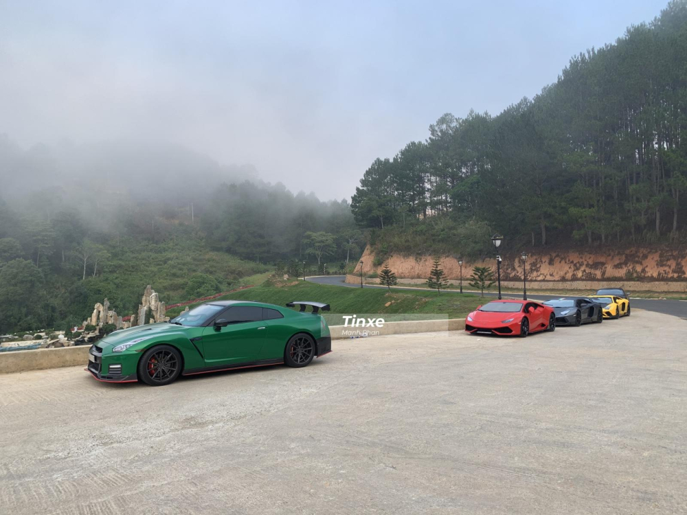 H&igrave;nh ảnh đo&agrave;n si&ecirc;u xe Car Passion b&ecirc;n trong resort ở Đ&agrave; Lạt v&agrave;o 6h30 s&aacute;ng nay