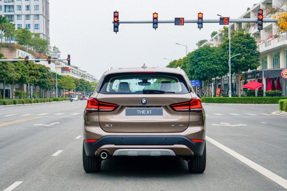 Đuôi xe BMW X1 sDrive18i xLine 2020