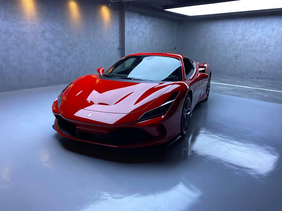 Chiếc si&ecirc;u xe Ferrari F8 Tributo y&ecirc;n vị trong garage của Cường Đ&ocirc;-la