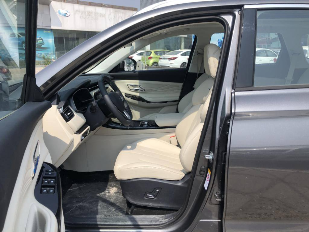 Hàng ghế phía trước của Oshan X7 EV Hàng ghế phía trước của Oshan X7 EV