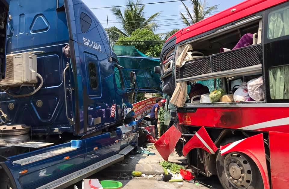 Hiện trường vụ tai nạn nghi&ecirc;m trọng