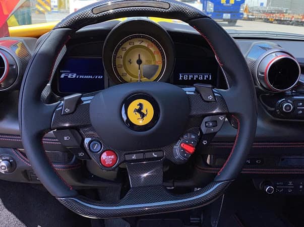 Vô-lăng siêu xe Ferrari F8 Tributo của Cường Đô-la