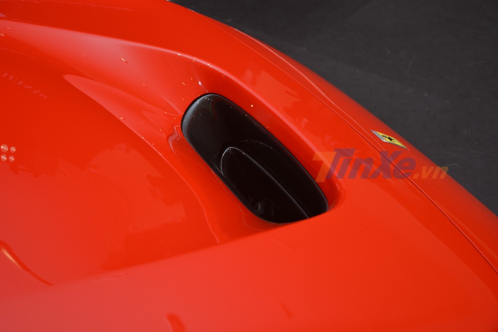 Hốc gi&oacute; S-Duct tr&ecirc;n si&ecirc;u xe Ferrari F8 Tributo