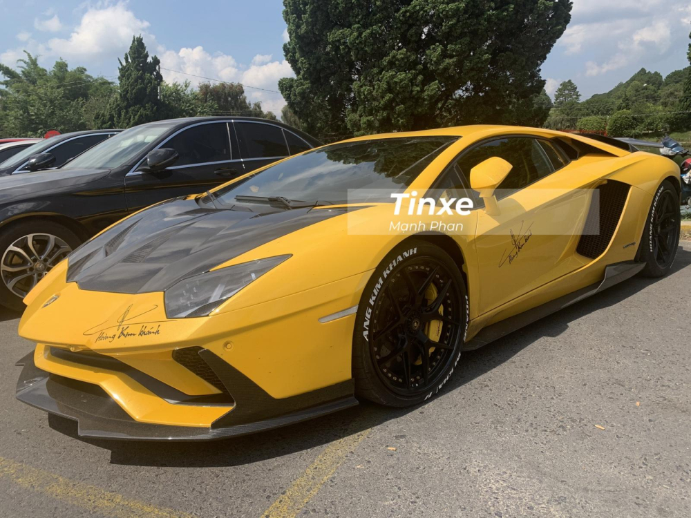 Chiếc si&ecirc;u xe Lamborghini Aventador S LP740-4 của doanh nh&acirc;n quận 12 c&oacute; g&oacute;i độ hơn 1,5 tỷ đồng