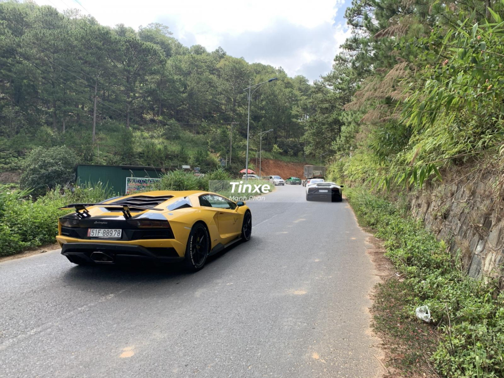 Chiếc si&ecirc;u xe Lamborghini Aventador S được xếp chạy cuối đo&agrave;n