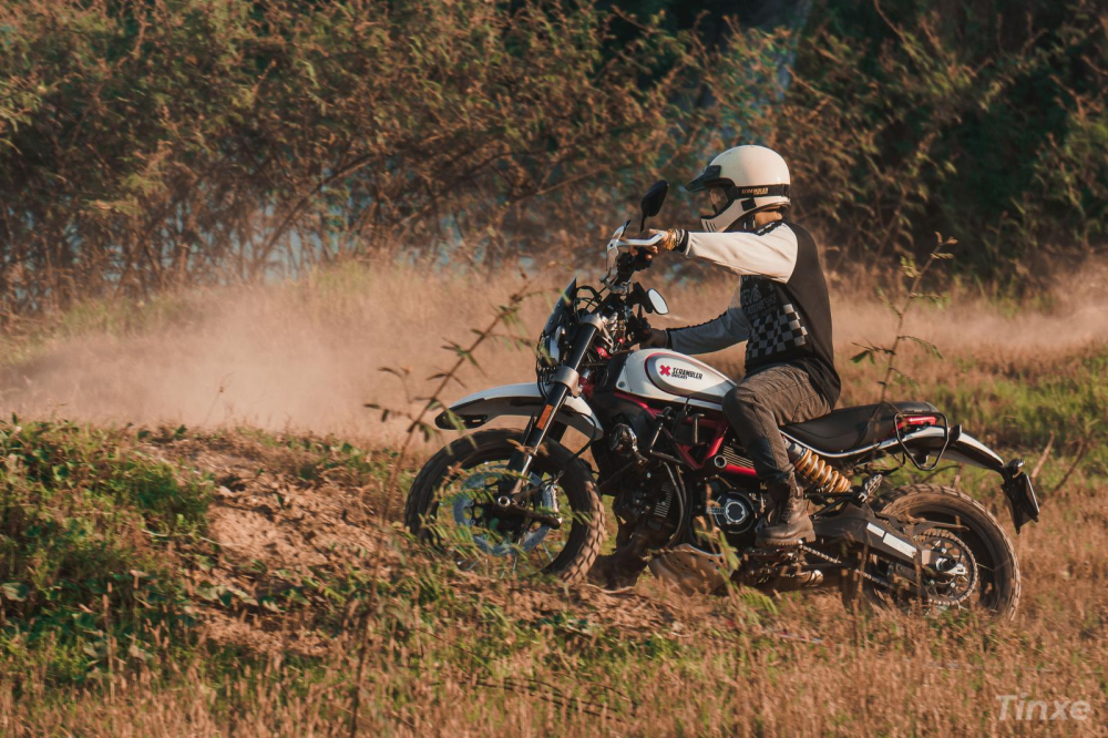 Ducati Scrambler Desert Sled tại sân đua Ducati Scrambler Desert Sled tại sân đua