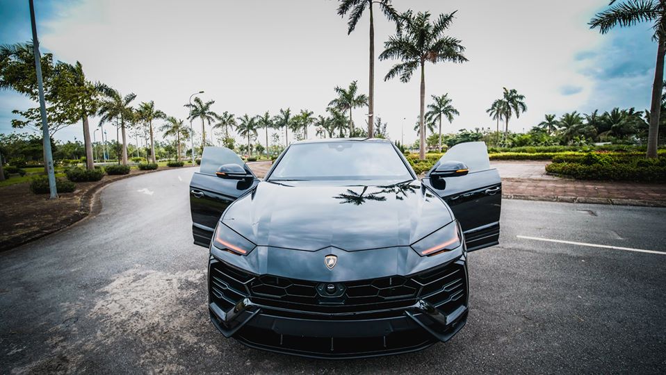 Một v&agrave;i h&igrave;nh ảnh về Lamborghini Urus m&agrave;u đen độc nhất Việt Nam hiện nay do Dương Kon chia sẻ